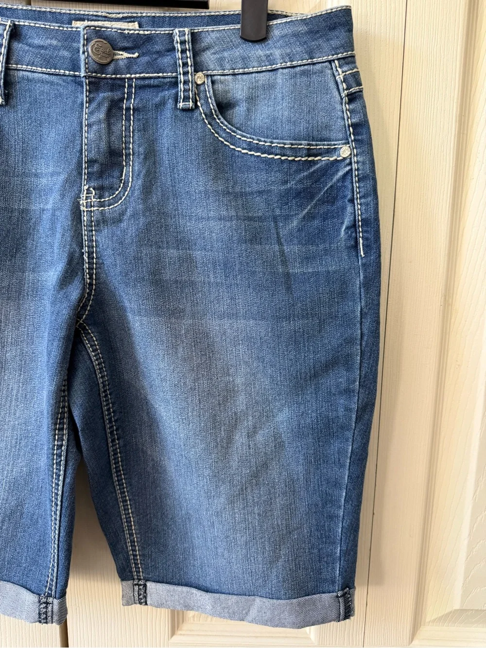 Earl Jeans Y2K Embellished Long Denim Shorts Bling Back Pockets Womens Size 6